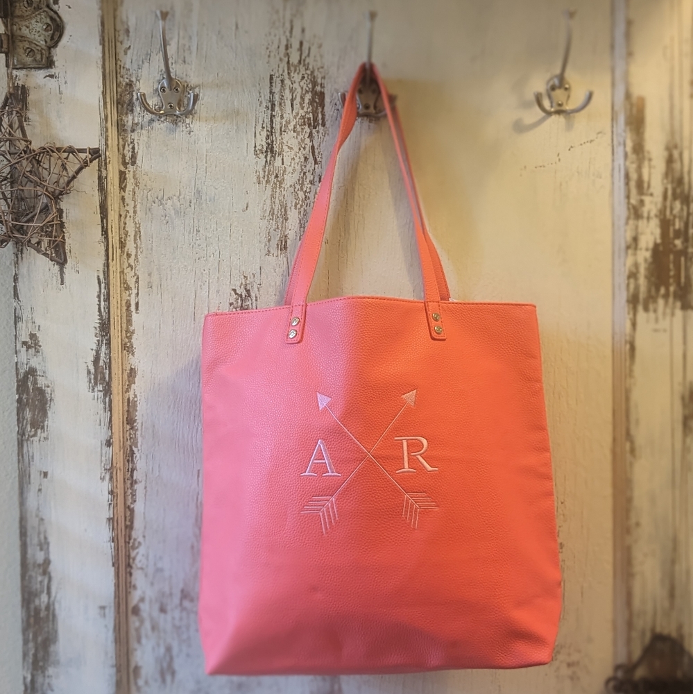 Thirty-One All Around Town Tote EUC. AATT Coral Pink Faux Leather & Monogram A R